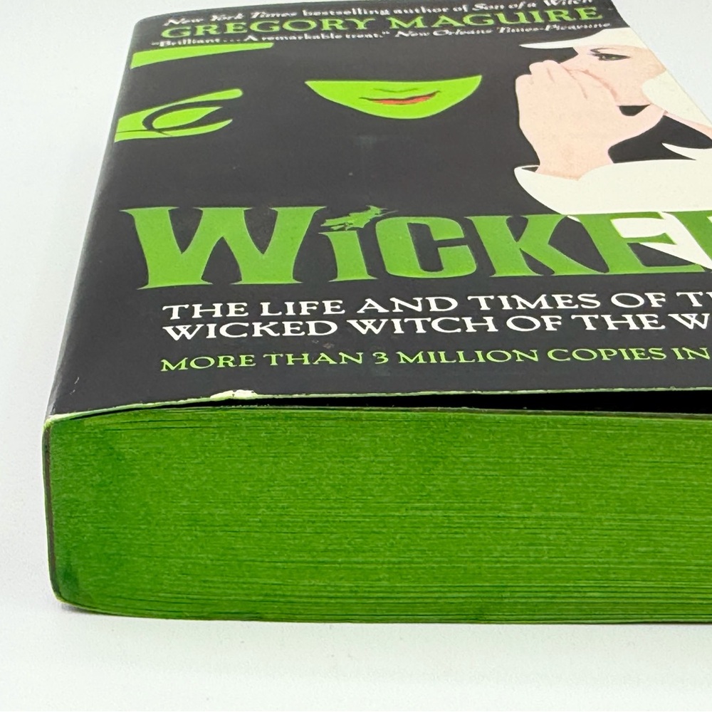 Wicked: The Life and Times of the Wicked Witch of the West by Gregory Maguire - Picture 7 of 10